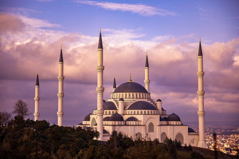 Città romantiche, Istanbul, Moschea Blu con nuvole rosee