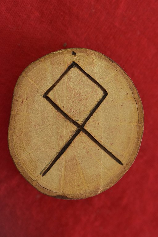 Rune Norrene: simbologia e significati dell'antico alfabeto germanico