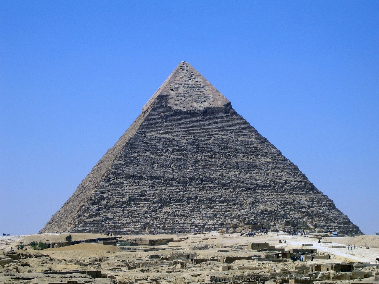 Come sono state costruite le piramidi egitto sabbia deserto cielo turisti
