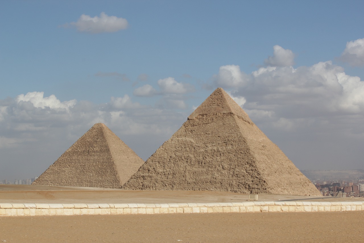 Come sono state costruite le piramidi sabbia deserto 